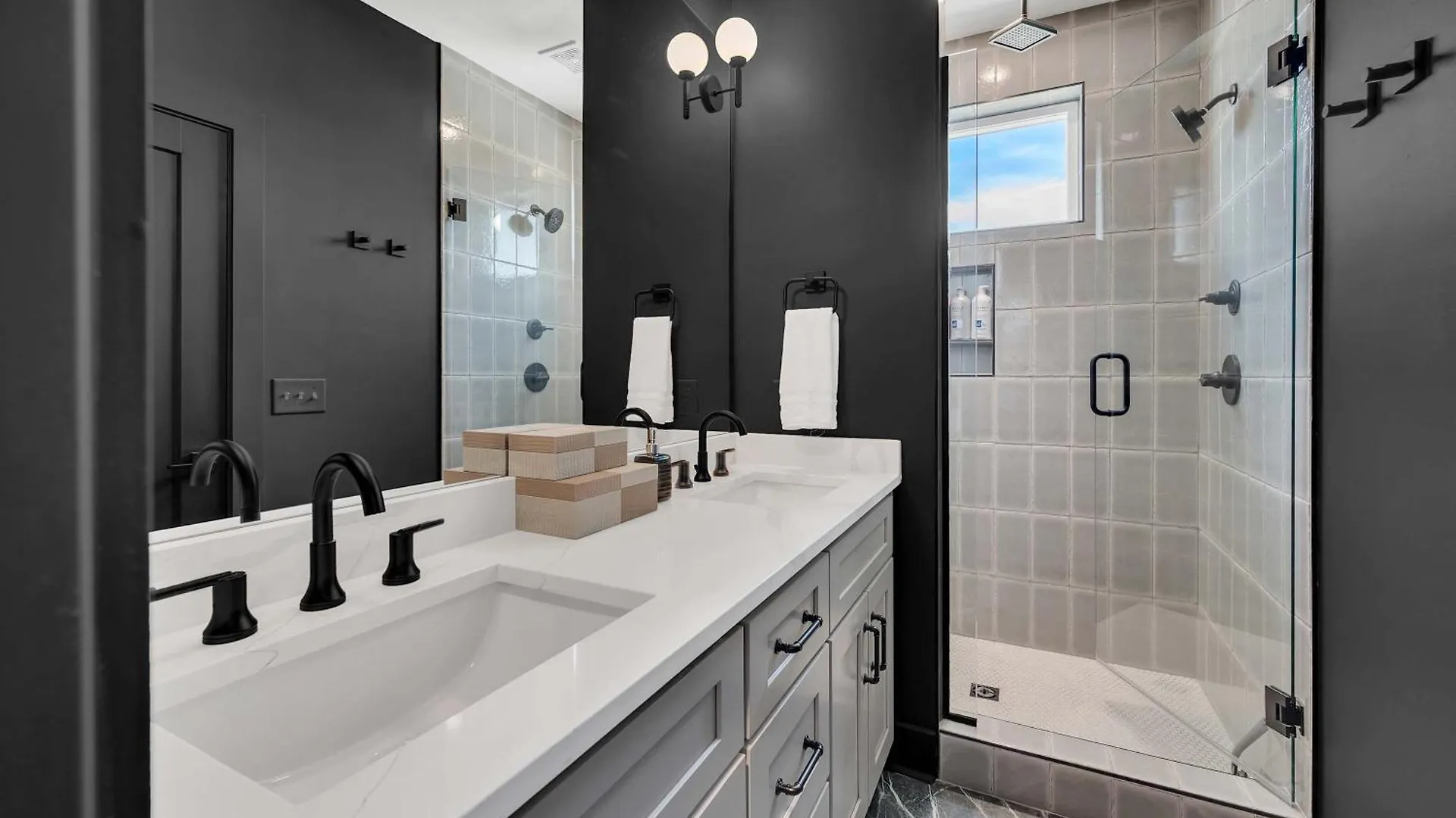 The Bootleg A Stylish Prohibition Inspired Home Nashville Casa de Férias