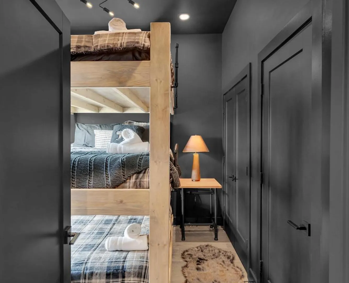 The Bootleg A Stylish Prohibition Inspired Home Nashville Casa de Férias