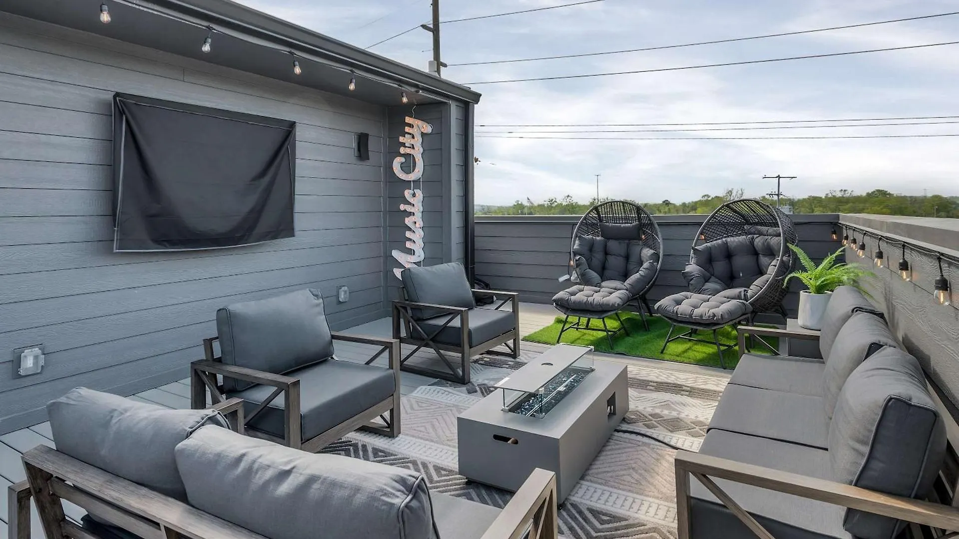 Casa de Férias The Bootleg A Stylish Prohibition Inspired Home Nashville