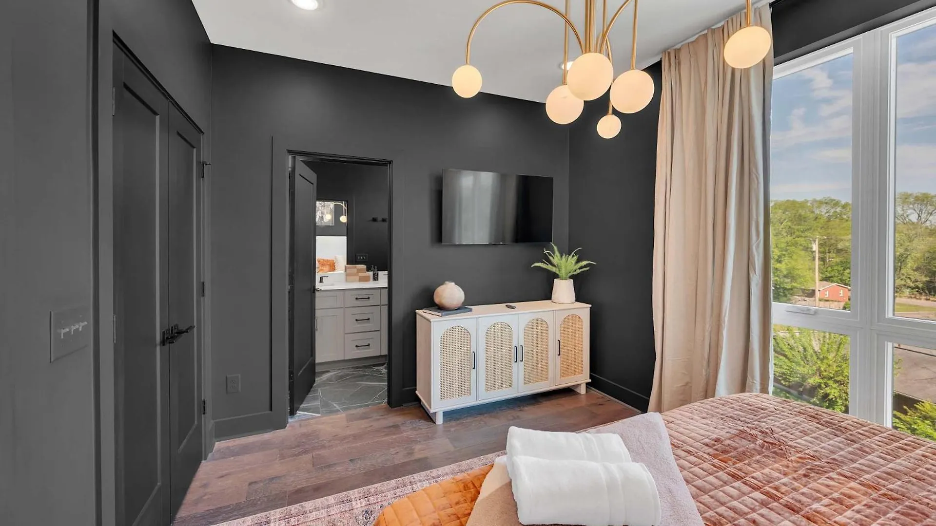 The Bootleg A Stylish Prohibition Inspired Home Nashville Holiday home
